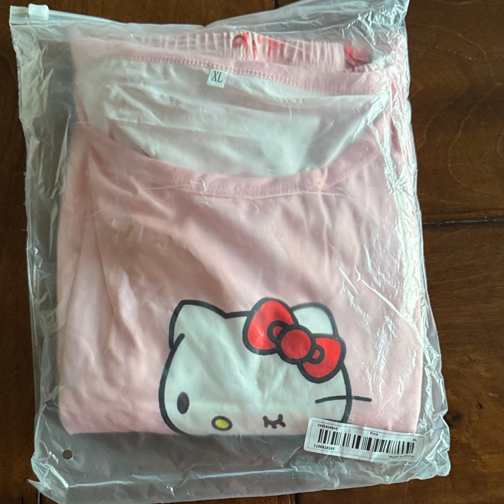 Hello Kitty Pink and Red Graphic PJ Setπ₯π₯ Brand New!! - Picture 2 of 4